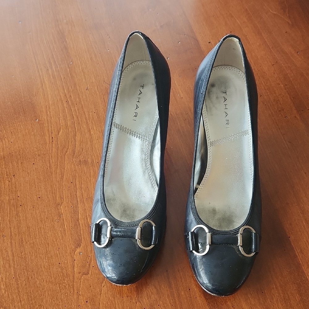 Tahari Black Heels Kitten Heels